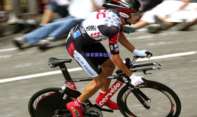 本泽马评选历史最佳十一人，三大罗纳尔多齐聚 梅西入围 皇马巴萨九席彰显传奇