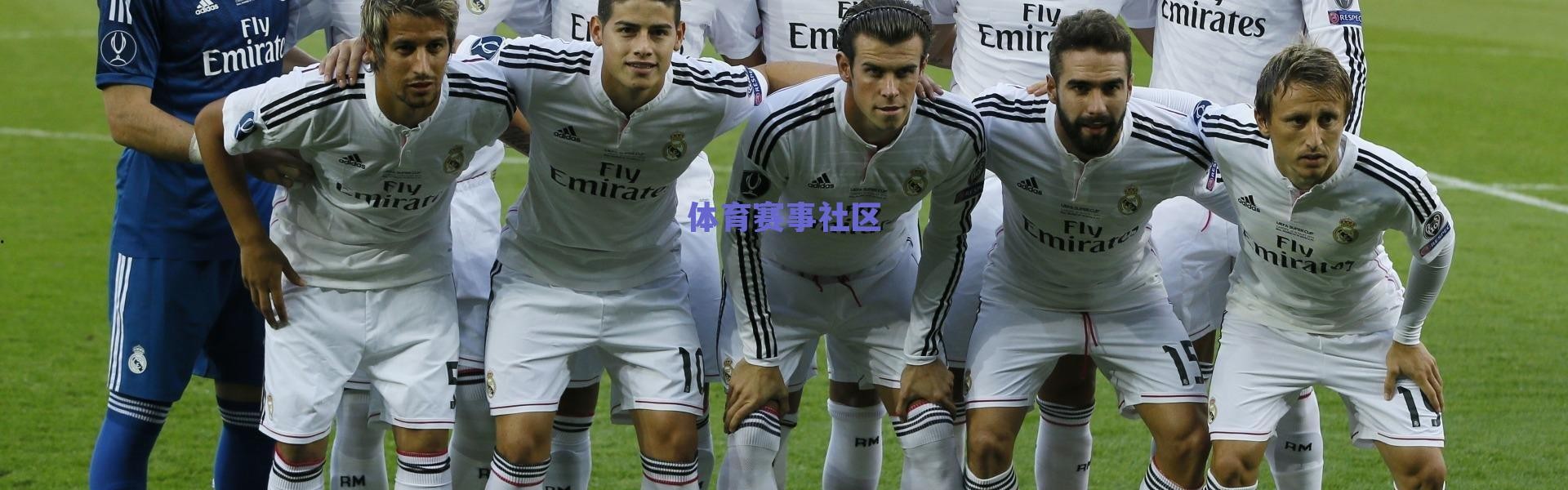 赛场沉寂，热力未熄，拉拉队宝贝们的坚守与等待