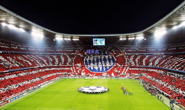 虚拟与现实的对决，当电竞荣耀遭遇国足困境，粉丝信仰面临灵魂拷问