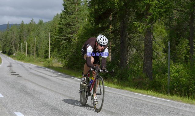 S11小组赛末轮全线崩盘，昔日霸主LPL陷入战术与心态的双重迷雾