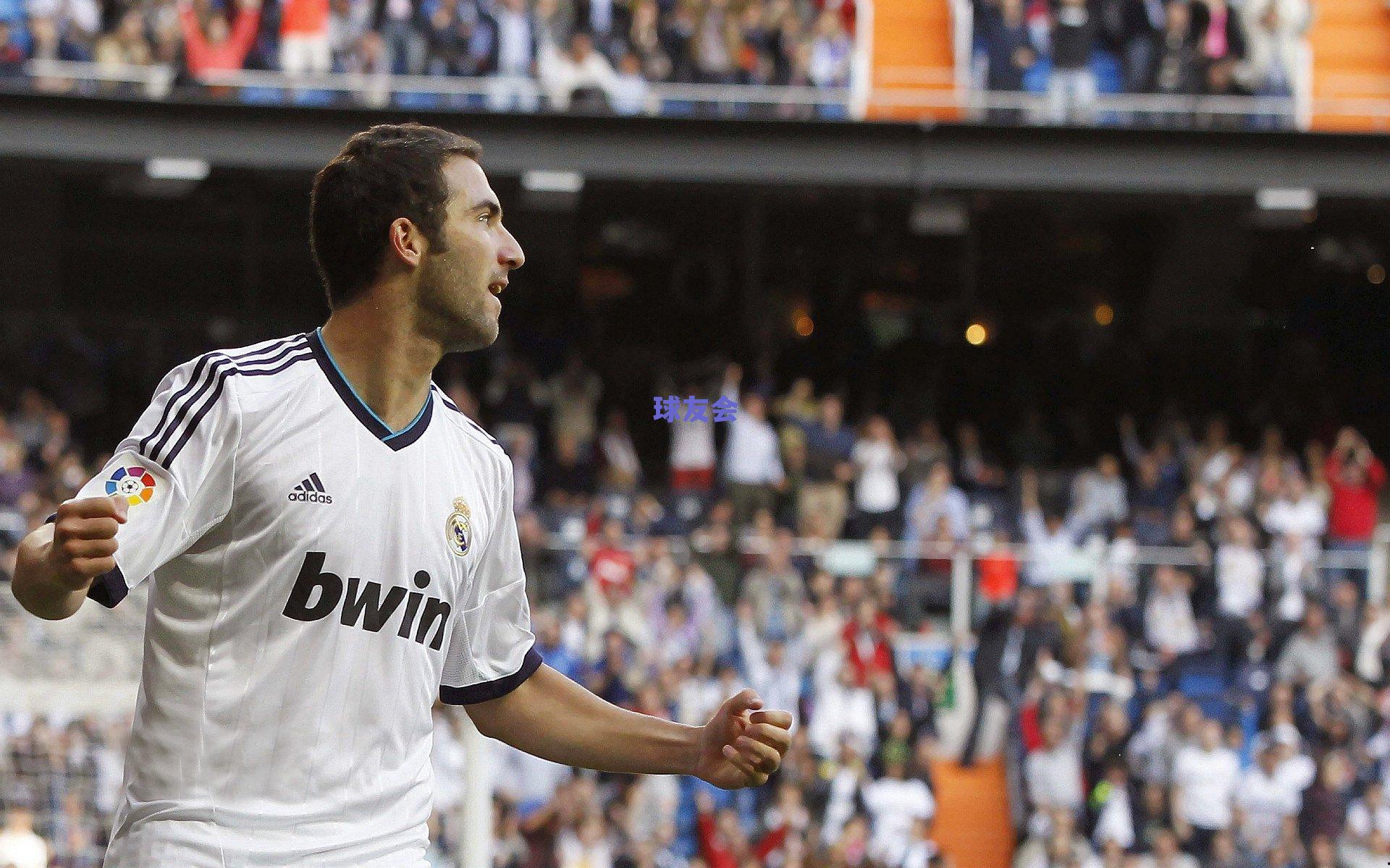 上海男篮力克深圳,弗神狂砍33分引领胜利,顾全22分难挽败局